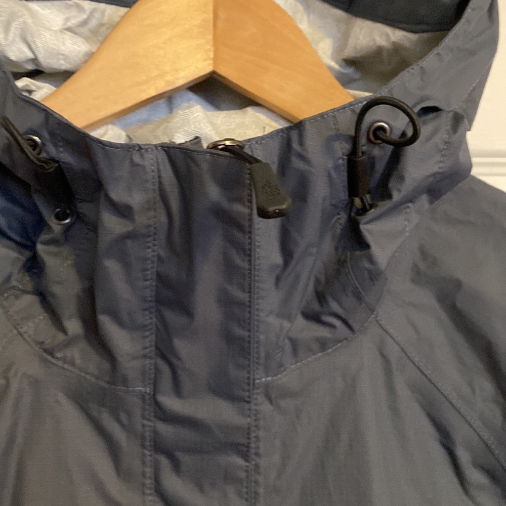 North Face Rain Jacket Size S - Picture 3 of 10